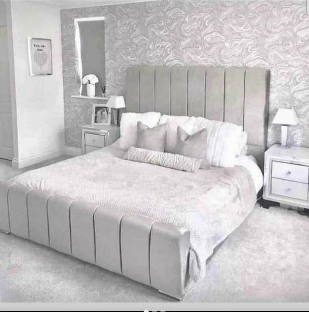 FIL BED COLLECTION LINCOLN BEDFRAME IN PLUSH VELVET