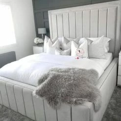 FIL AMELIA BED IN PLUSH VELVET BED COLLECTION