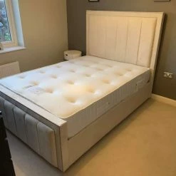 FIL BED COLLECTION CARMINE BED IN PLUSH VELVET